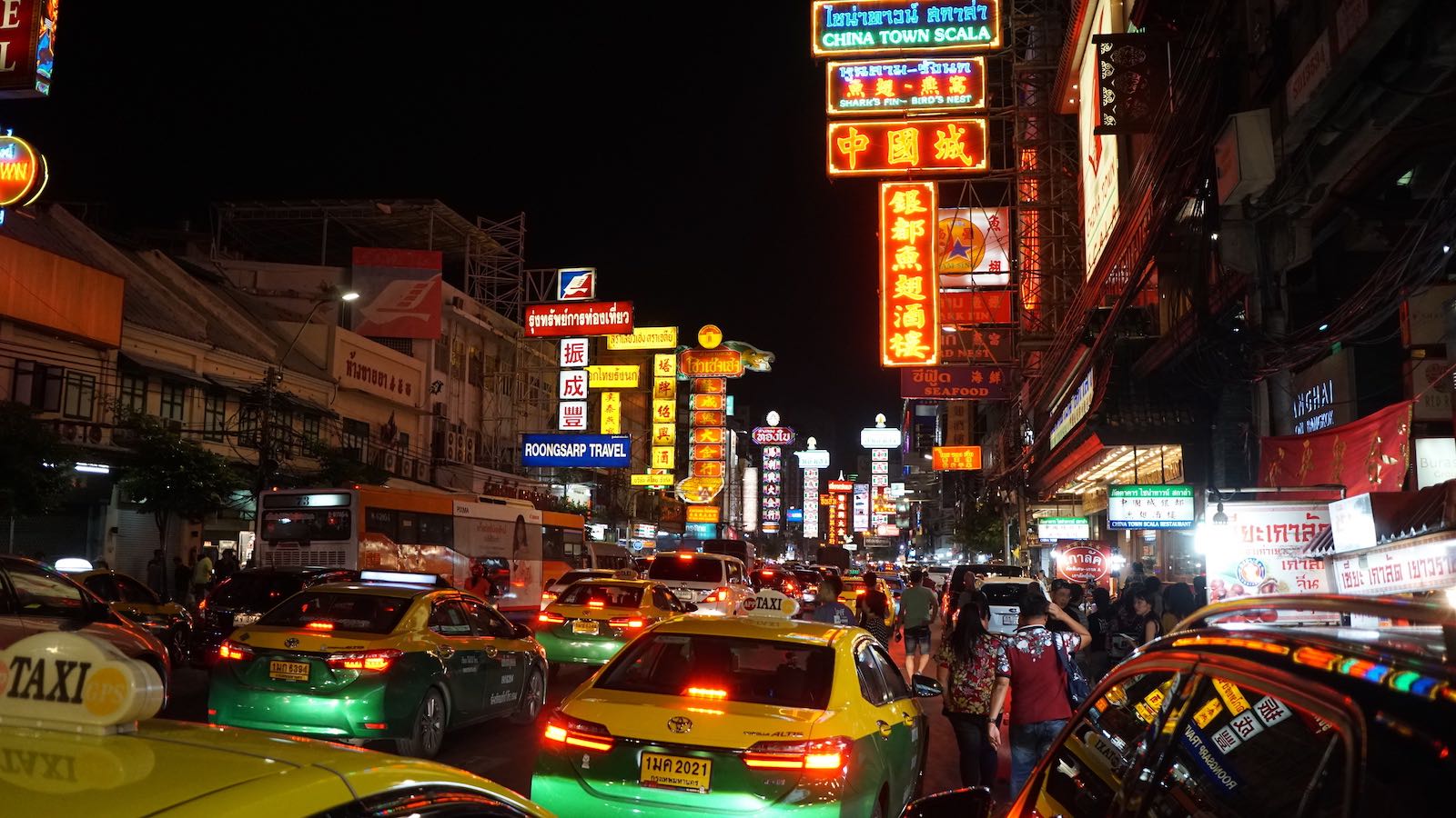 Another night I wandered through the bustling streets of Bangkok's Chinatown. Unfortunately I found mostly tourists traps and overpriced street food here, but the atmosphere was vibrant and I ended up sitting on the side of a street for 2 hours, people watching while sipping on a mango smoothie.