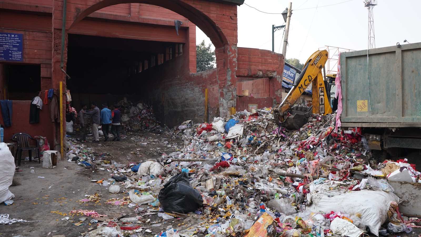 Made my way back to the metro station to catch a subway back to my hotel. Passed by this 'landfill' in an run down building just on the street right next to where people were selling food. I had been wondering where the trash goes. Even though the city was completely littered with trash everywhere somebody must be cleaning some of it up otherwise the streets wouldn't last a week. I guess this is where some of it goes.