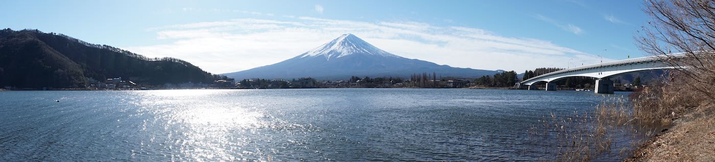 I went back to the lake the next day to walk around and take in the sweeping views of the lake and the mountain during the day. The streets were largely empty as it was the off season, which made everything feel even more serene.