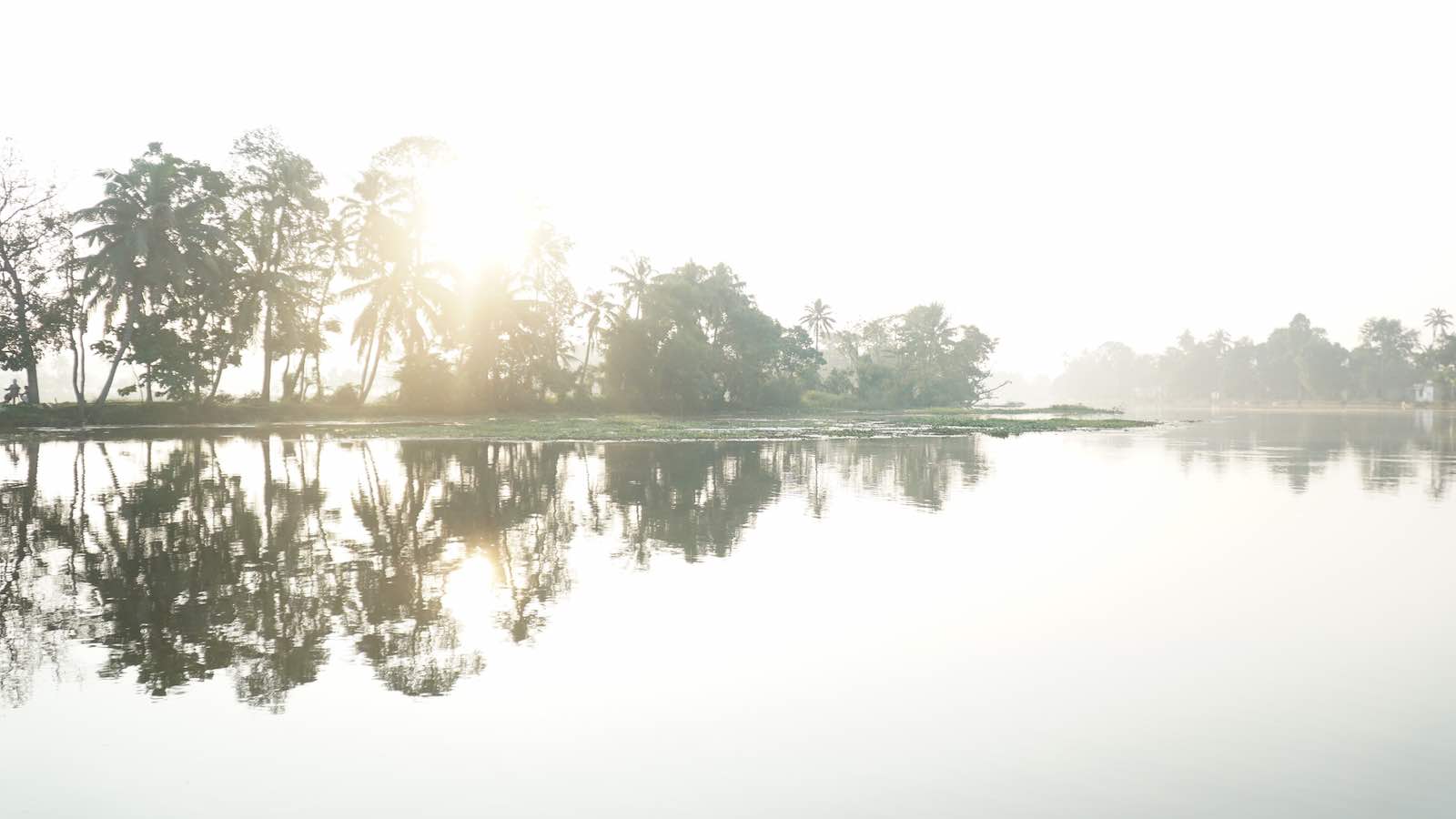 As soon as the sun came up, the landscape lit up drastically and turned an almost complete white, it was beautiful!