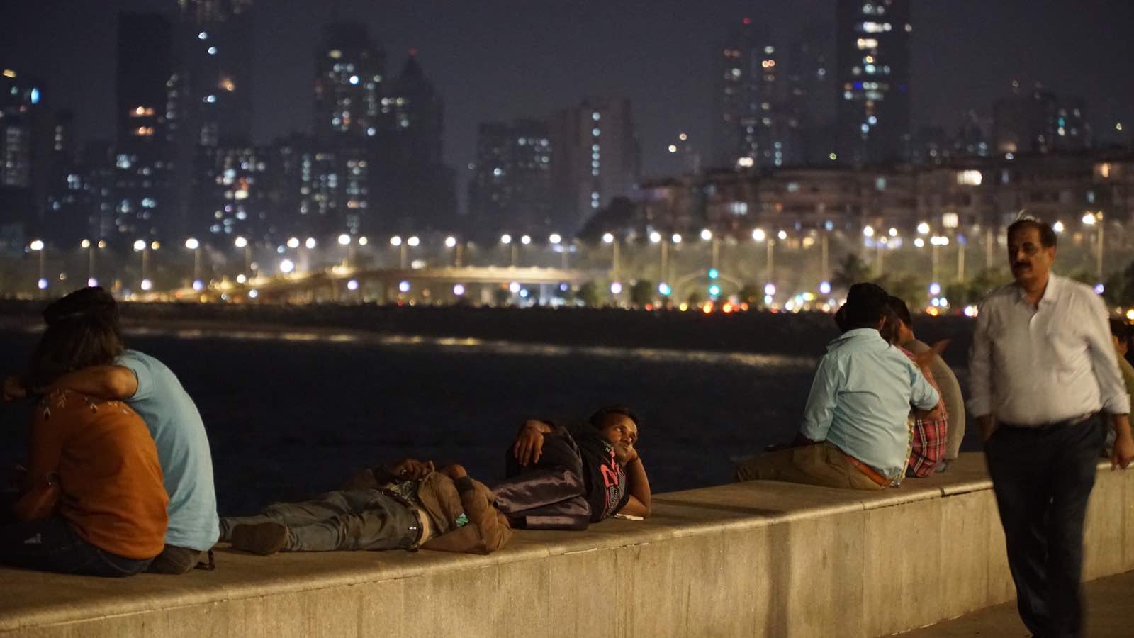 Hung out around this area until dark and people watched. Chatted with a guy who came to Mumbai hoping to break into Bollywood but has been unsuccessful so far and was on the verge of giving up.