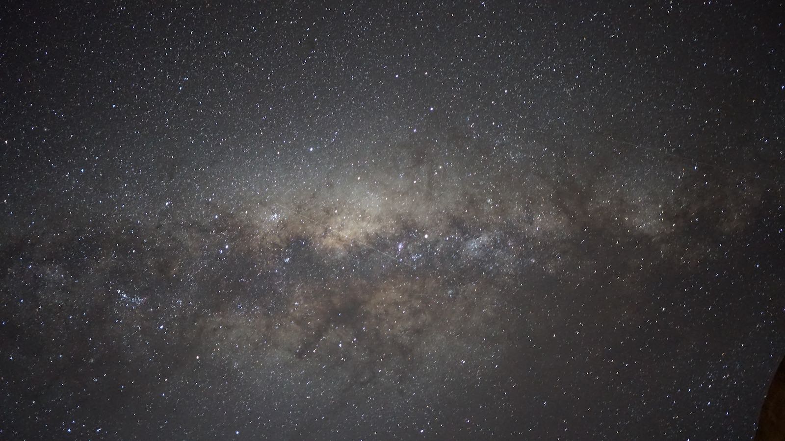 Shooting star cutting right across the core.